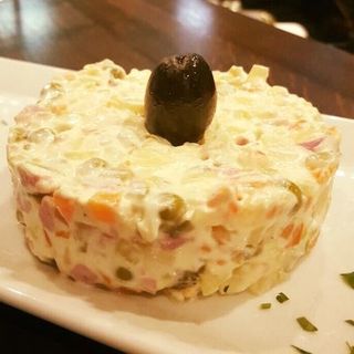 Салата Оливие по домашна рецепта