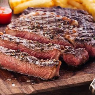 Телешки рибай стек с Пепър сос и маслени картофи