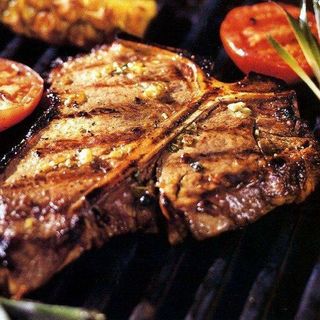 Телешки Т-бон стек на джоспер с билкови картофи