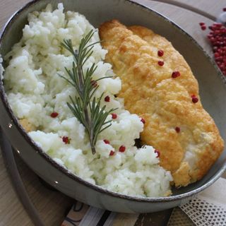 Пилешко филе  с пармезан и гарнитура 