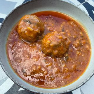 Биволски кюфтета с доматен сос