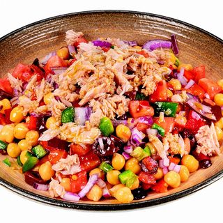 Салата Нахут с риба Тон