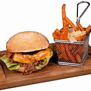 Бургер с дърпано телешко Блек Ангъс