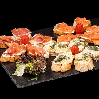 Брускети с прошуто