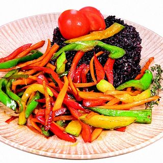 Черен ориз със зеленчуци