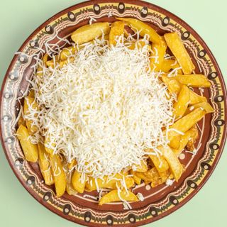 Пържени картофи със сирене