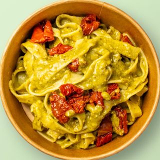 Талиателе Песто Дженовезе със сушен  домат (350г)