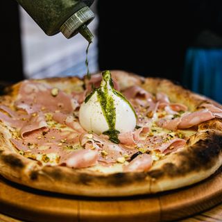 Пица Бурата ал пистачио