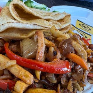 Порция Пилешки Кебап с Гриловани Зеленчуци 800 гр.