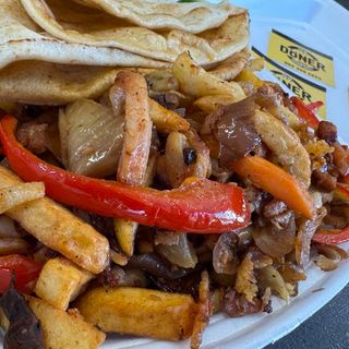 Порция Телешки Кебап с Гриловани Зеленчуци 800 гр.