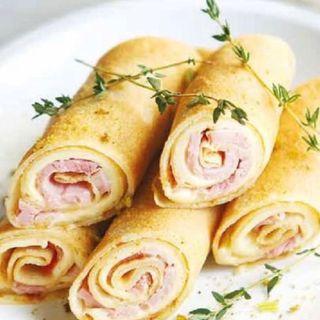 Палачинка с шунка,кашкавал и кисели краставички