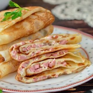 Турбо палачинка с пуешко филе и кашкавал