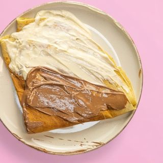 НОВО!!Турбо палачинка с какаов вкус с лешници и парченца бисквитки