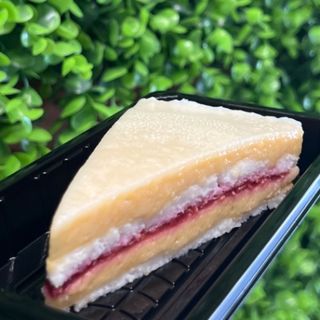 Протеинова торта с бял шоколад и малини (без захар и глутен)