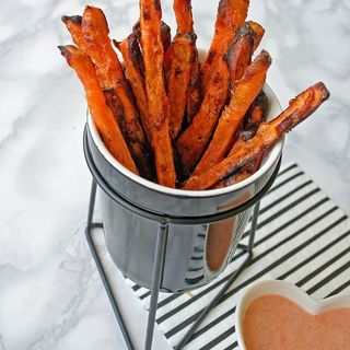 Сладки картофи + чеснов сос