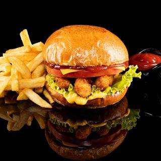 Бургер с хрупкаво пиле (470г)