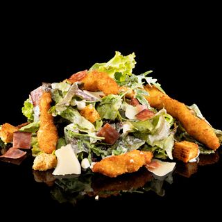 Салата Цезар с хрупкаво пиле (300г)