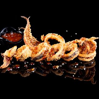 Калмари със сладко кисел сос (220г)