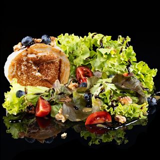 Салата с френско козе сирене