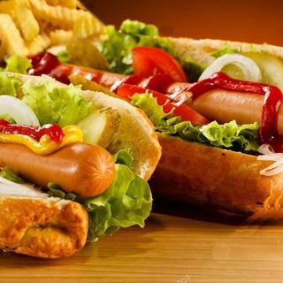 2 XL Hot Dog Special и картофк