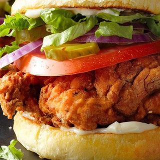 1 Пилешки бургер с BBQ сос, бекon и чедър - classic size