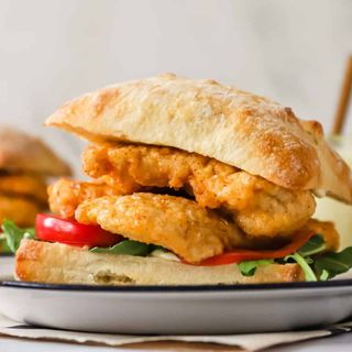 Chicken Nuggets Sandwich with Deli garlic sause
