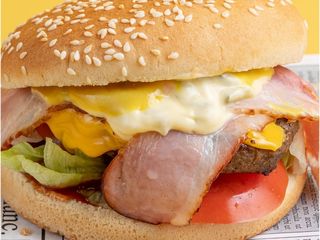 Бейкън Бургер с чедър