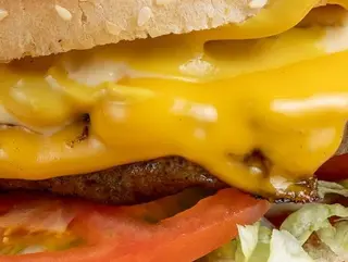 2 Menu Deli Plus Classic Cheeseburgers