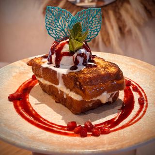 Млечен тост от козуначени филийки с джелато (180г)