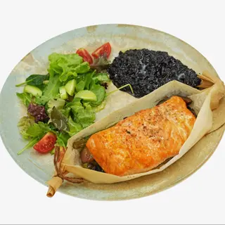 Сьомга папилот с гъби, аспержи и императорски ориз (250 г)