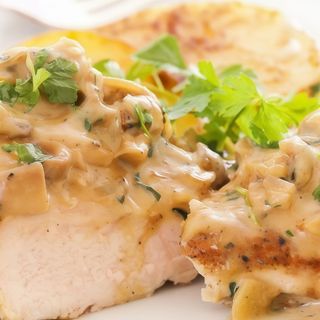 Пилешка Руладина с сметанов сос + г-ра Задушени Зеленчуци 