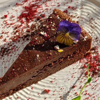 Шоколадова торта без захар, без брашно