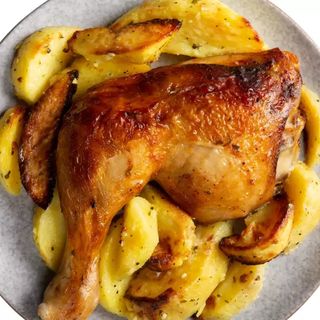 Пиле с картофи (300гр)