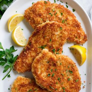 Пилешка пържола с билки и пармезан (350 гр)