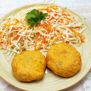 Картофени кюфтета със зелева салата (300гр)