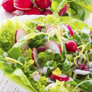 Зелена с яйце репички и пресен лук (300 гр)