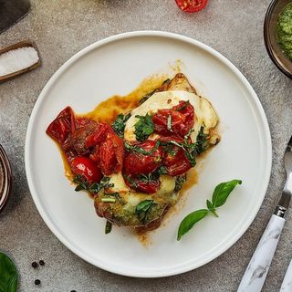 Пиле Капрезе с гарнитура (350гр)