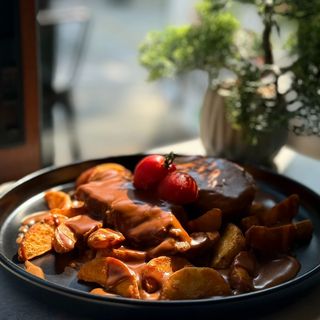 Свински стекчета с картофки уеджис и сос Братен Джус