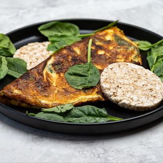 Омлет с котидж сирене и спанак