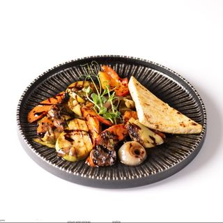 Салата с гриловани зеленчуци (320г)