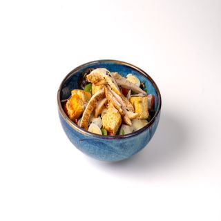 Пилешка салата със зелен микс (350г)