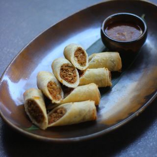 Спринг рулца със свинско (200г)