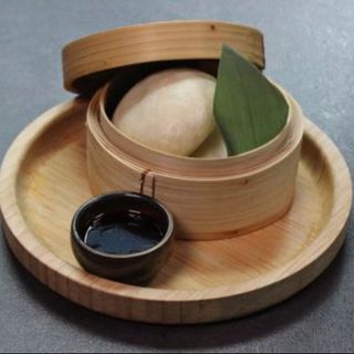 Питка на пара с пикантен сос