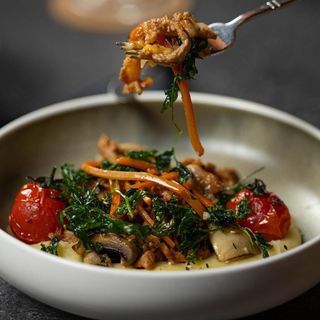 Свински късчета с картофено пюре 350г