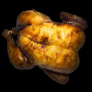 Пиле на грил с гарнитури и сос