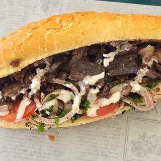 Сандвич телешко дюнер месо.