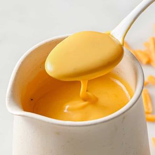 Добавка чедър сос (50гр)