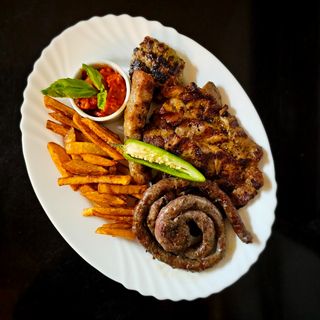 У дома за двама