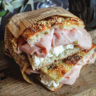 Чабата Мортадела