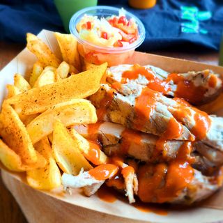 Пилешка пържола с пържени картофки (500г)